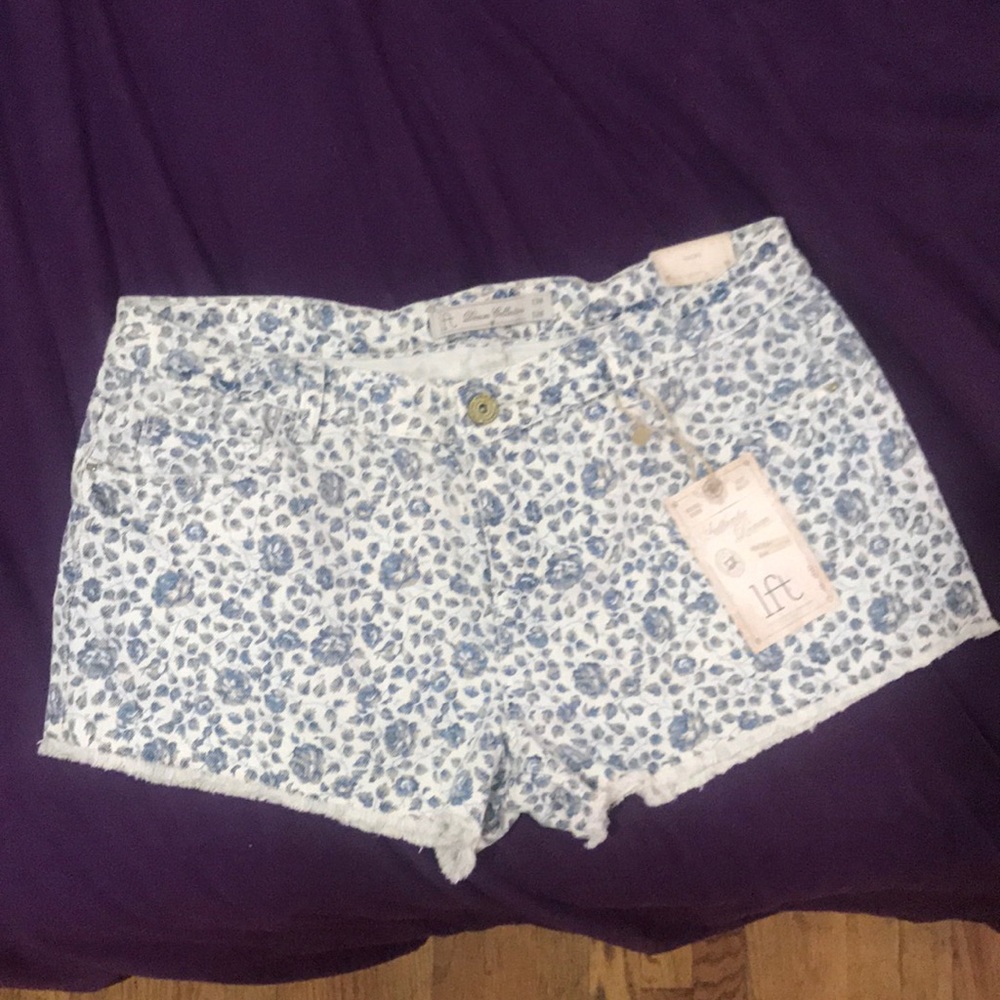 Super cute floral denim shorts